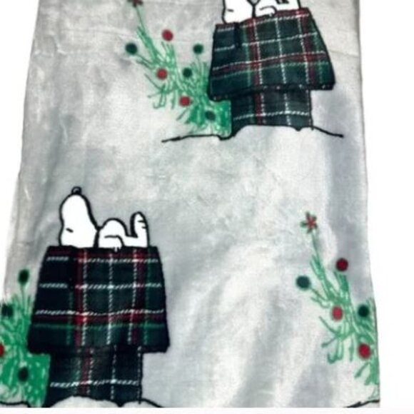 NWT Peanuts Oversized Snoopy Christmas Velvet Loft Throw Blanket 50 x 70 - Picture 2 of 7